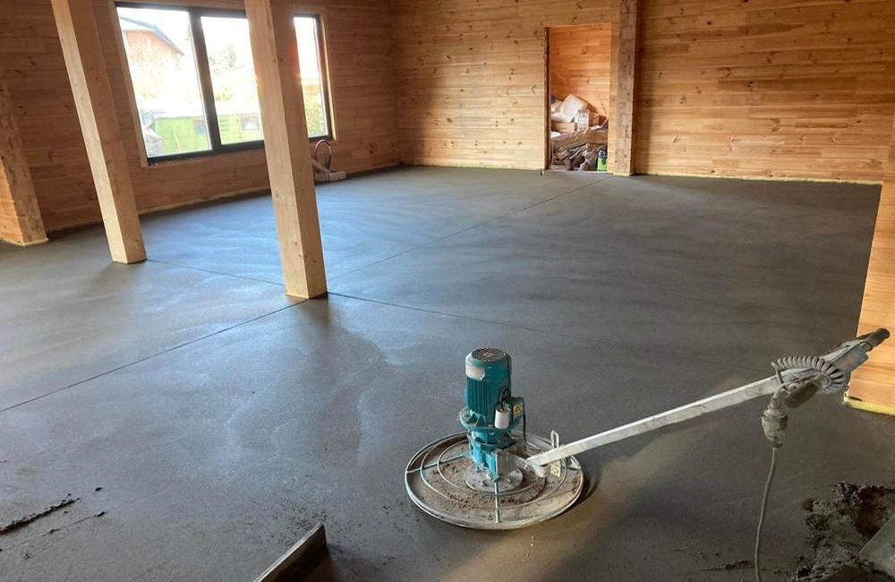 Узнайте, от чего зависит стоимость стяжки пола 1 метр и как избежать распространённых ошибок при укладке. Наша компания предлагает качественные услуги и прозрачные условия, гарантируя долговечность вашего пола.